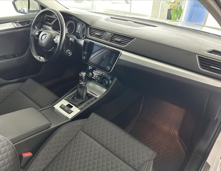 Škoda Superb Sedan / Limuzína 2,0 l 110 kw