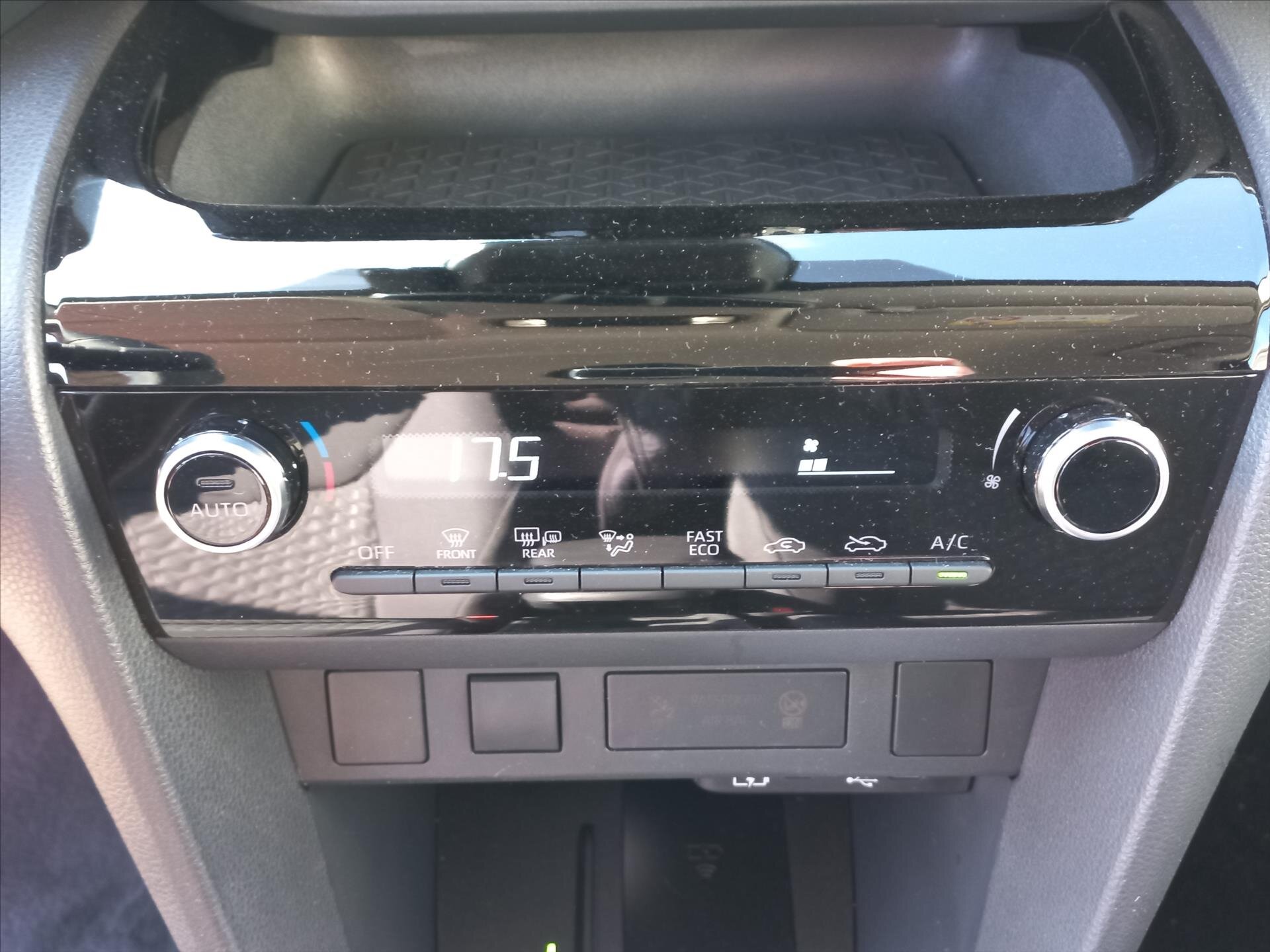 Toyota Yaris Cross CUV / Crossover 1,5 l 68 kw