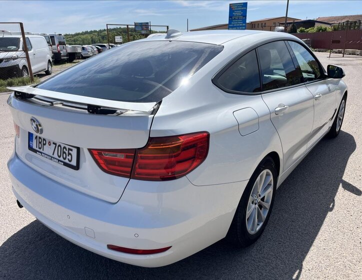 BMW Řada 3 Sedan / Limuzína 2,0 l 135 kw