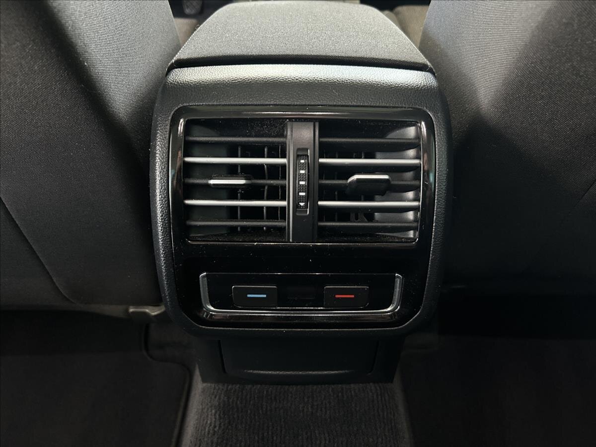 Volkswagen Passat Sedan / Limuzína 1,4 l 110 kw