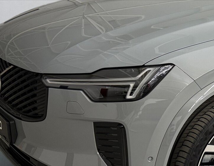 Volvo XC90 SUV / Terénní 2,0 l 184 kw