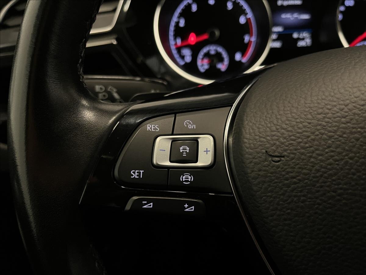 Volkswagen Touran MPV 1,5 l 110 kw