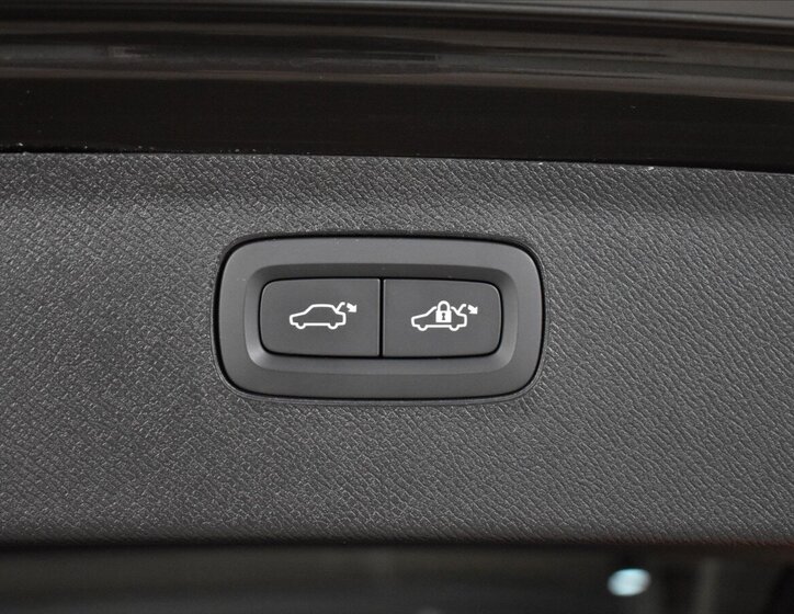 Volvo XC90 SUV / Terénní 2,0 l 228 kw