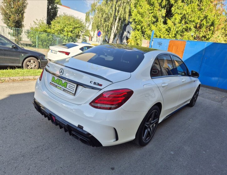 Mercedes-Benz Třídy C Sedan 3,0 l 270 kw