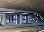 Peugeot 3008 SUV 1,6 l 133 kw