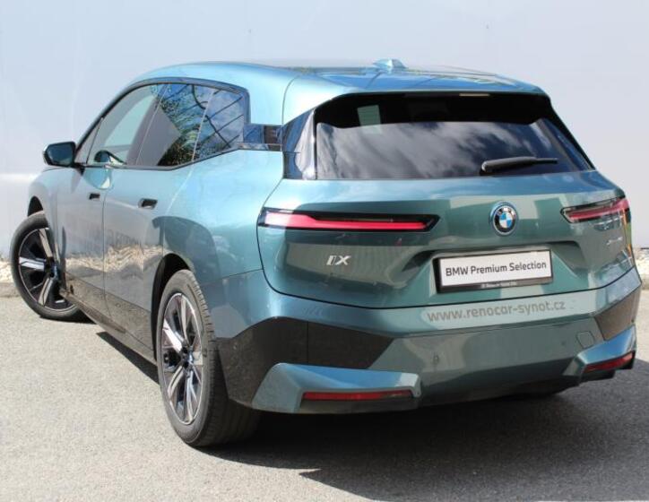 BMW iX 8