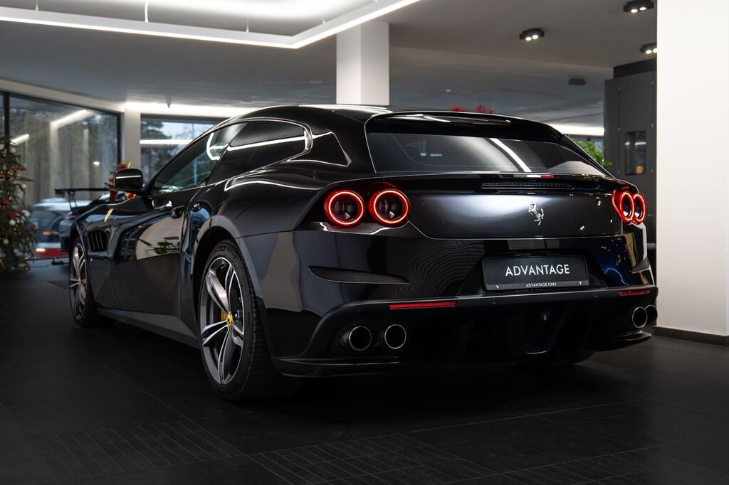 Ferrari GTC4 Lusso Kupé 6,3 l 507 kw