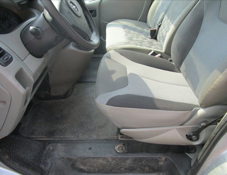 Opel Vivaro 11
