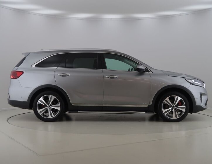 KIA Sorento 4