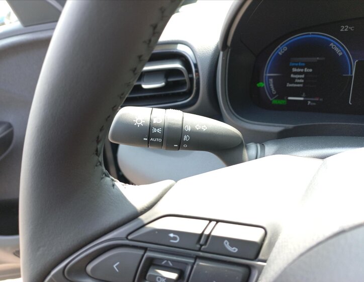 Toyota Yaris Cross 16