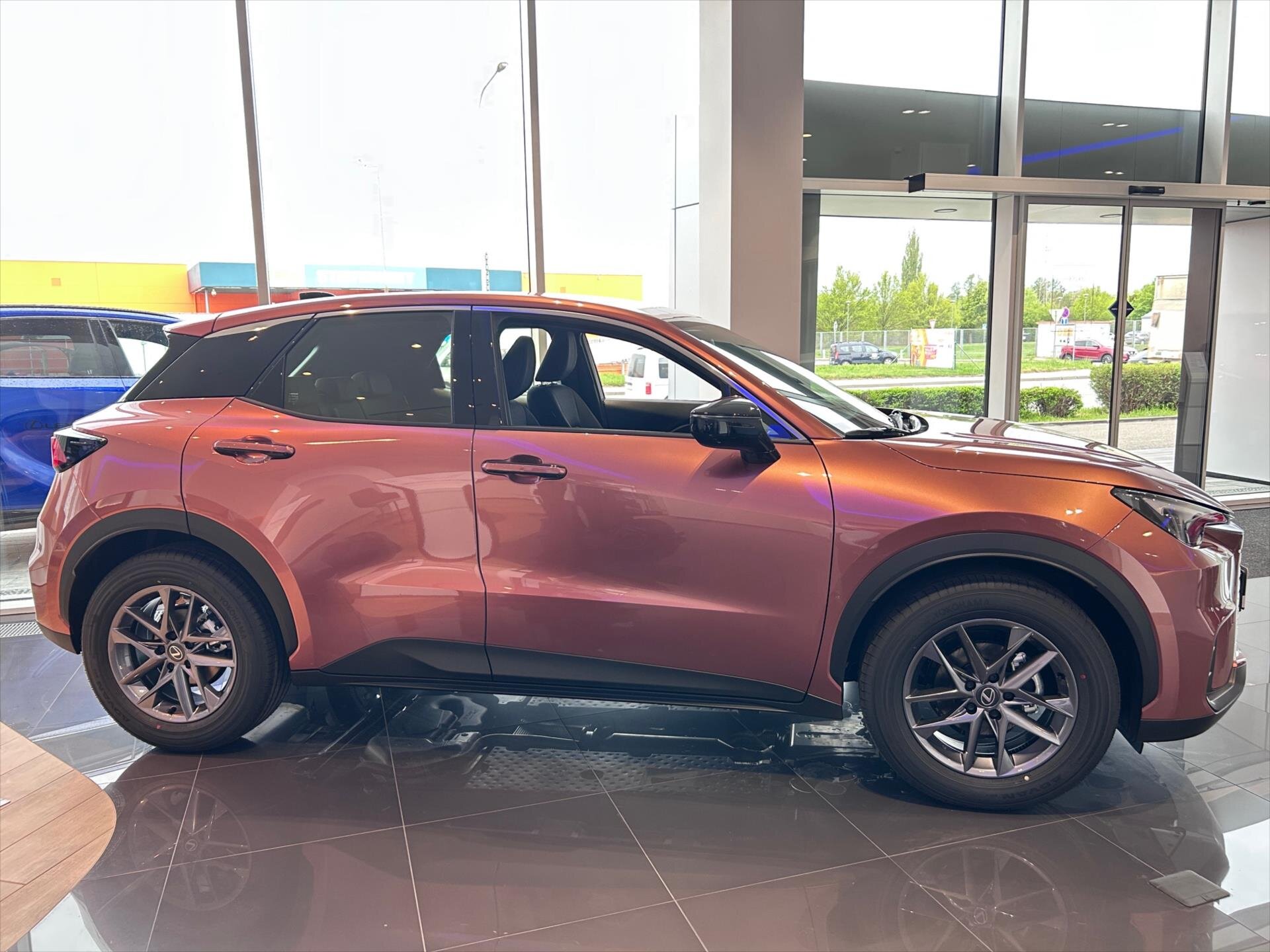 Lexus LBX SUV / Terénní 1,5 l 100 kw