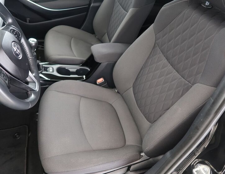 Toyota Corolla Sedan / Limuzína 1,5 l 92 kw