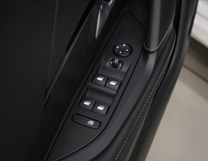 Peugeot 208 Hatchback 1,2 l 74 kw