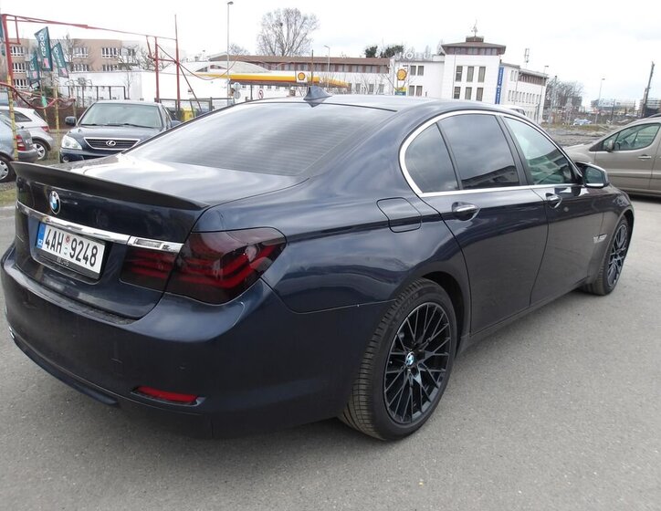 BMW Řada 7 Sedan / Limuzína 3,0 l 180 kw