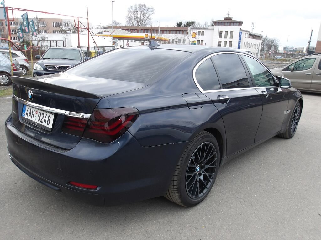 BMW Řada 7 Sedan / Limuzína 3,0 l 180 kw