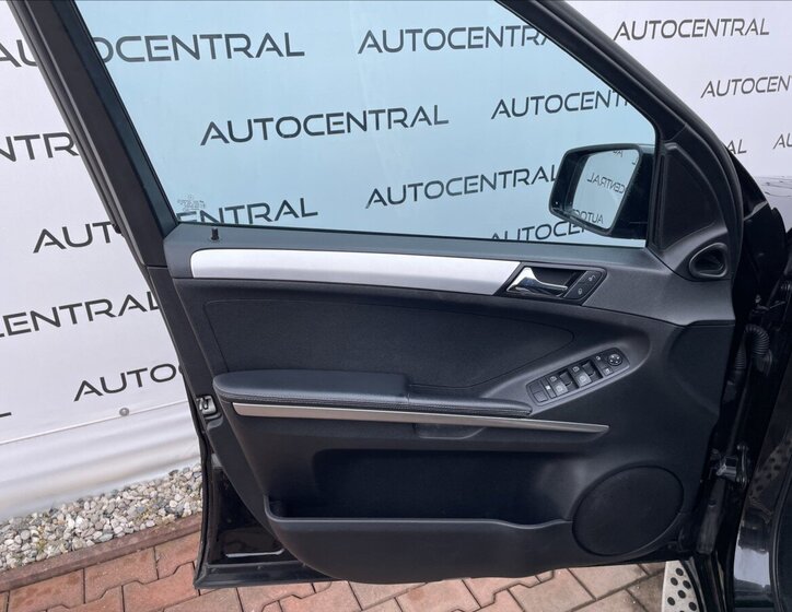 Mercedes-Benz Třídy M SUV / Terénní 3,5 l 200 kw