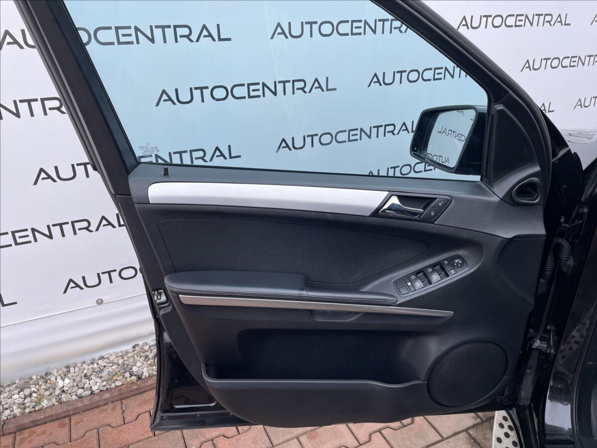 Mercedes-Benz Třídy M SUV / Terénní 3,5 l 200 kw