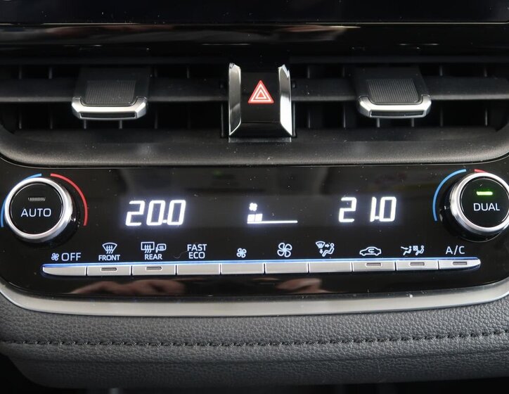 Toyota Corolla Sedan / Limuzína 1,5 l 92 kw