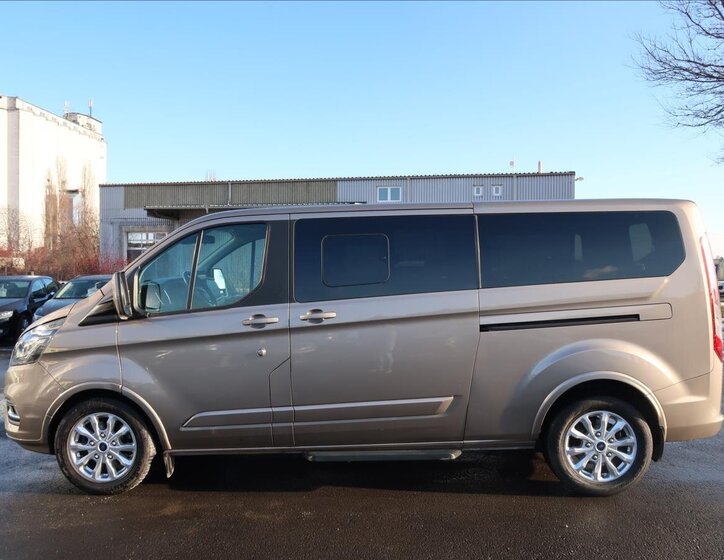 Ford Tourneo Custom 6