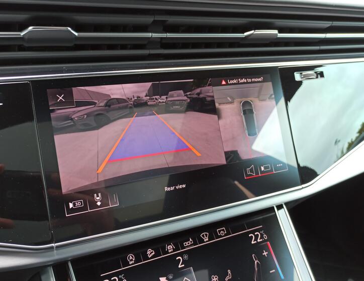 Audi Q8 22