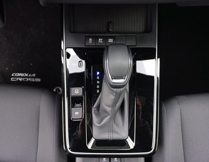 Toyota Corolla Cross CUV / Crossover 1,8 l 103 kw