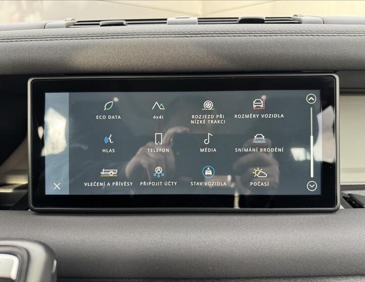 Land Rover Defender 17