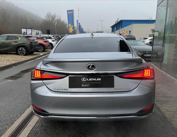 Lexus ES 300h 4
