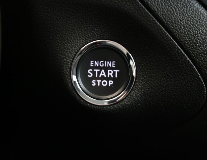 Opel Grandland SUV / Terénní 1,6 l 147 kw
