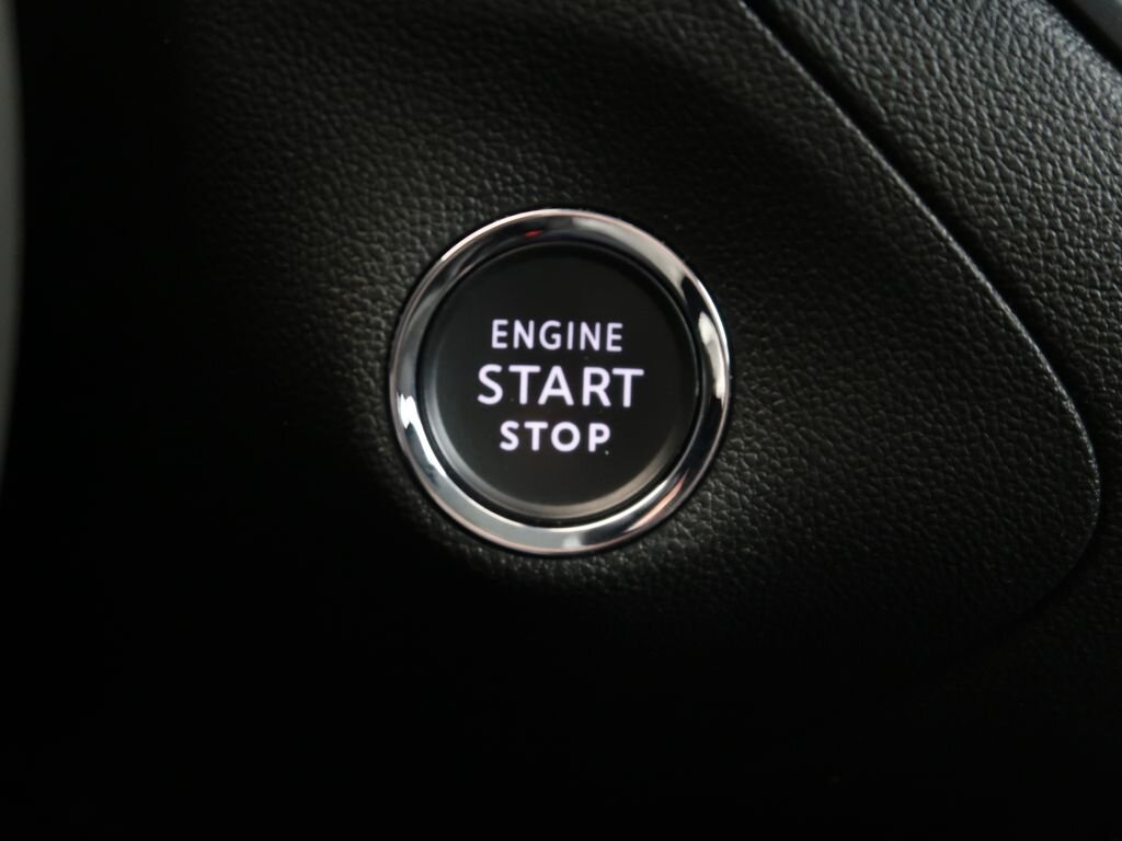 Opel Grandland SUV / Terénní 1,6 l 147 kw