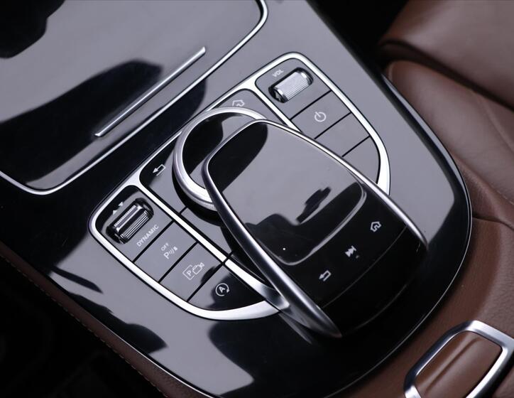 Mercedes-Benz Třídy E 30