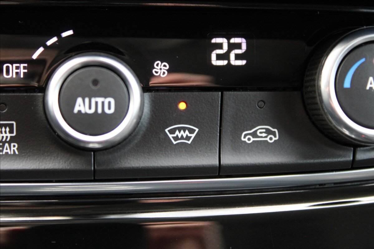 Opel Grandland SUV 1,2 l 96 kw