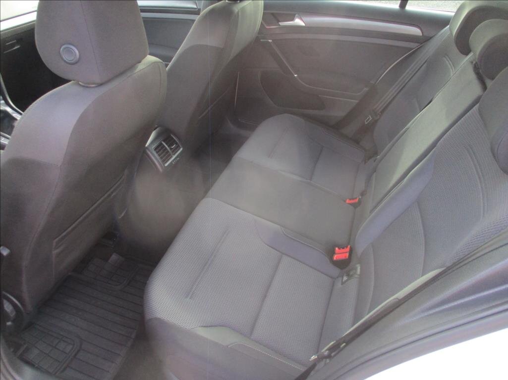 Volkswagen Golf Hatchback 999,0 63 kw