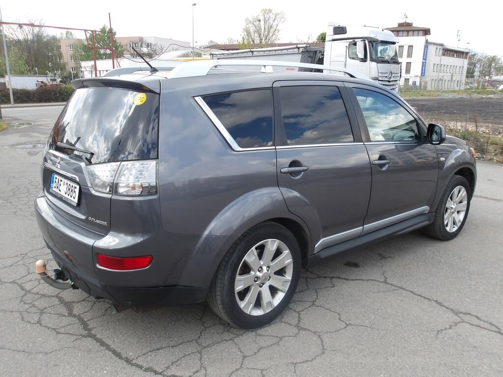 Mitsubishi Outlander SUV / Terénní 2,4 l 125 kw