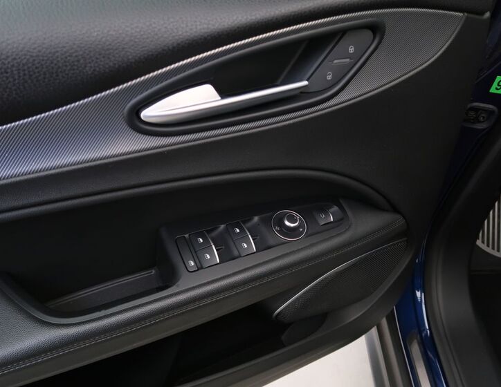 Alfa Romeo Stelvio 16