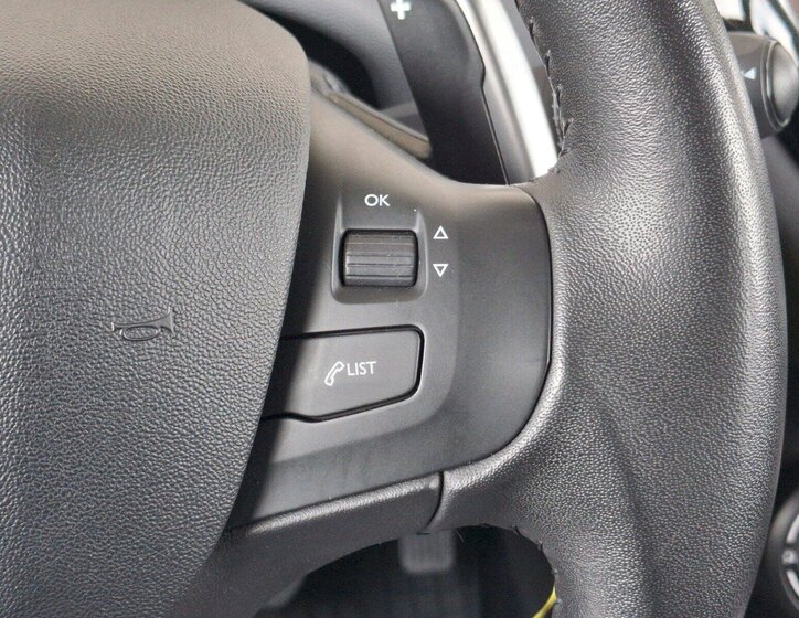 Peugeot 208 Hatchback 1,2 l 60 kw