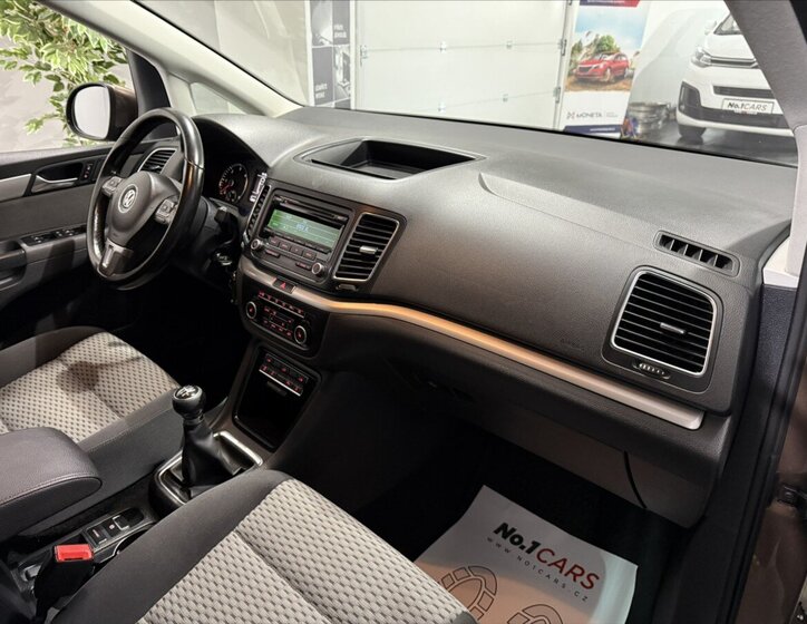 Volkswagen Sharan MPV 2,0 l 103 kw