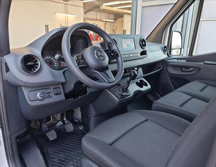 Mercedes-Benz Sprinter 9