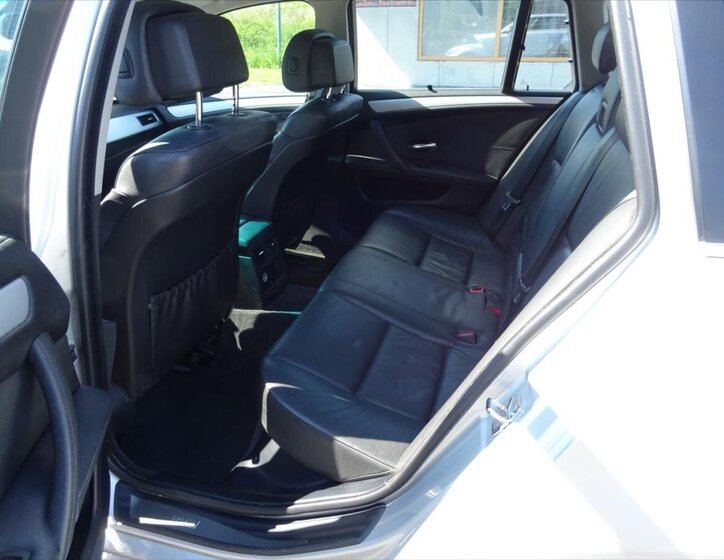 BMW Řada 5 Kombi 3,0 l 173 kw