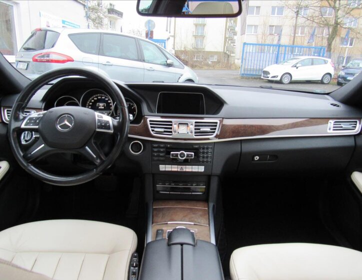 Mercedes-Benz Třídy E Sedan 3,0 l 190 kw
