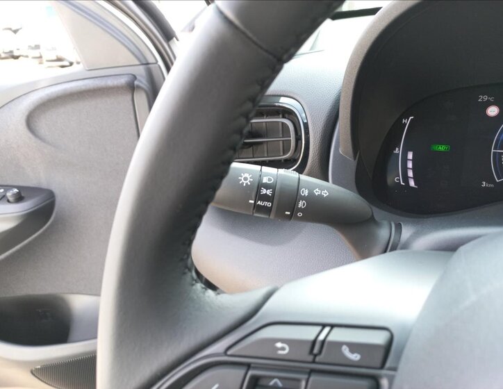 Toyota Yaris Cross CUV / Crossover 1,5 l 68 kw