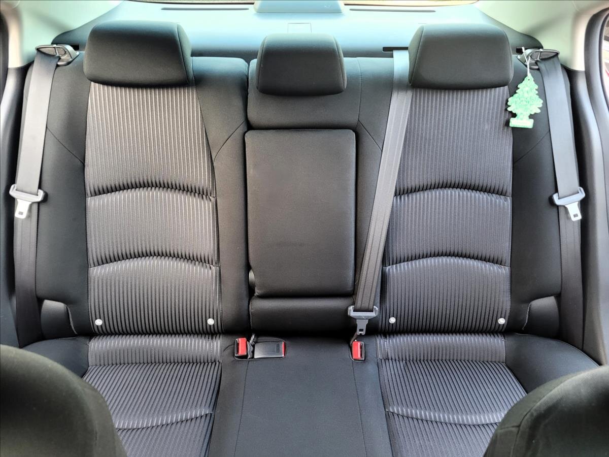 Mazda 3 Sedan / Limuzína 2,0 l 88 kw