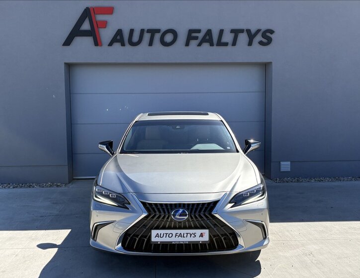Lexus ES 300h Sedan / Limuzína 2,5 l 131 kw