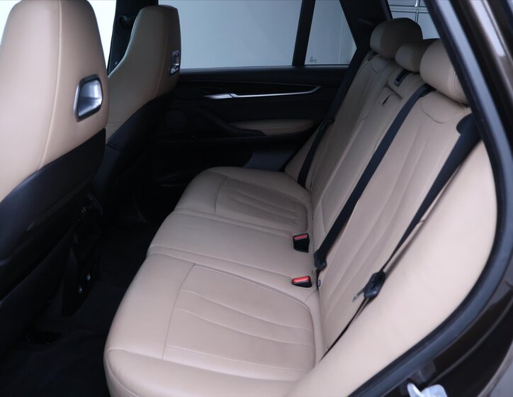 BMW X5 SUV / Terénní 4,4 l 423 kw