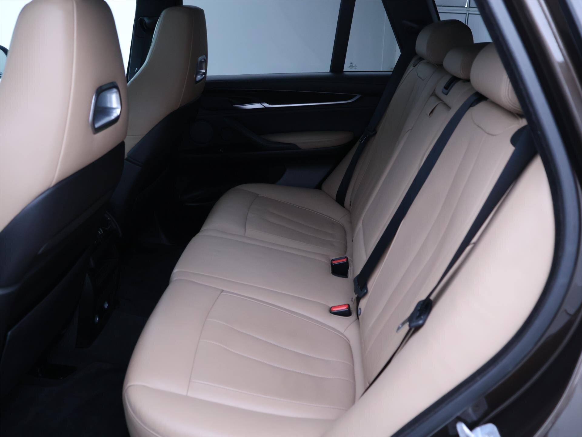 BMW X5 SUV / Terénní 4,4 l 423 kw