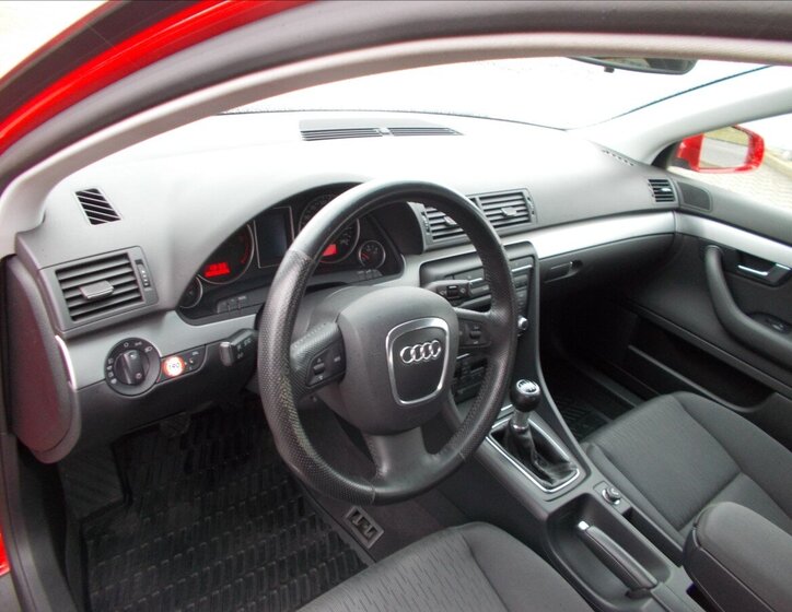 Audi A4 Sedan / Limuzína 2,0 l 103 kw