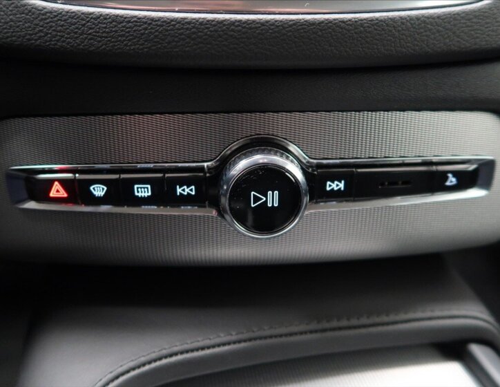 Volvo XC90 SUV / Terénní 2,0 l 184 kw