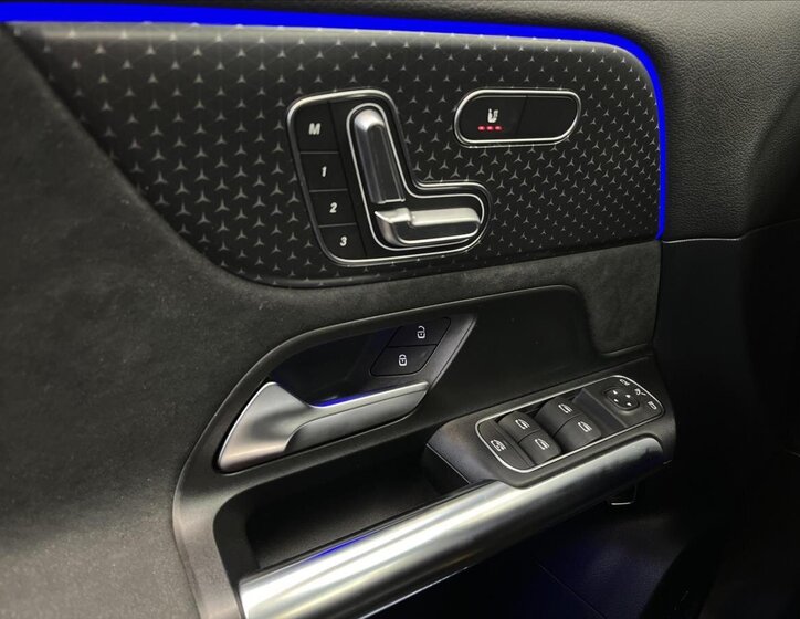 Mercedes-Benz GLA 12