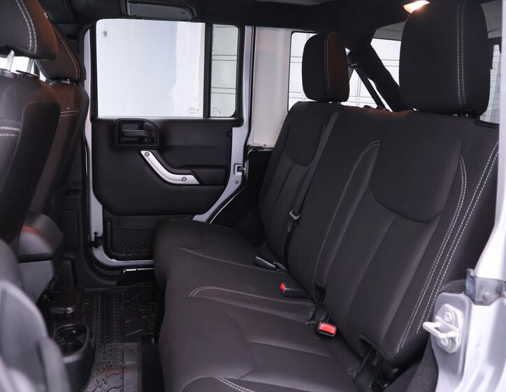 Jeep Wrangler SUV / Terénní 2,8 l 147 kw