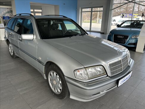 Mercedes-Benz Třídy C Kombi 2,0 l 141 kw