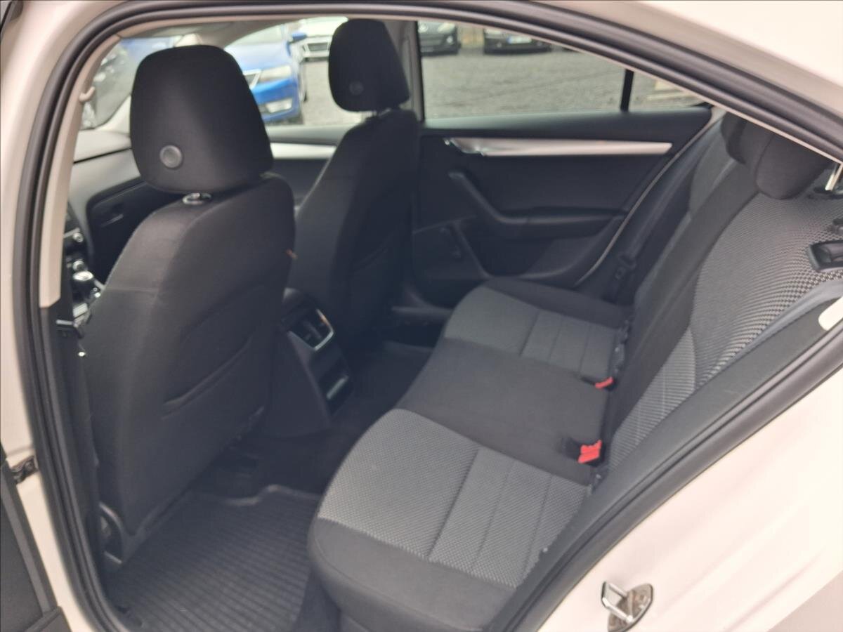 Škoda Octavia Sedan / Limuzína 1,6 l 66 kw